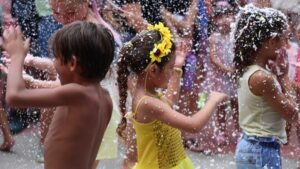 Viva Folia BC 2026,Carnaval Balneário Camboriú 2026,programação Carnaval BC,Carnaval infantil Balneário Camboriú,desfiles Avenida Atlântica,charangas BC 2026,Prefeitura de Balneário Camboriú,Secretaria de Turismo BC,blocos de Carnaval BC,festa de Carnaval para família,turismo em Balneário Camboriú Carnaval,eventos em Balneário Camboriú 2026,Carnaval descentralizado BC,folia no litoral de Santa Catarina,encerramento Carnaval BC