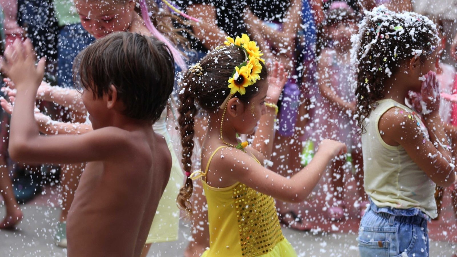 Viva Folia BC 2026,Carnaval Balneário Camboriú 2026,programação Carnaval BC,Carnaval infantil Balneário Camboriú,desfiles Avenida Atlântica,charangas BC 2026,Prefeitura de Balneário Camboriú,Secretaria de Turismo BC,blocos de Carnaval BC,festa de Carnaval para família,turismo em Balneário Camboriú Carnaval,eventos em Balneário Camboriú 2026,Carnaval descentralizado BC,folia no litoral de Santa Catarina,encerramento Carnaval BC