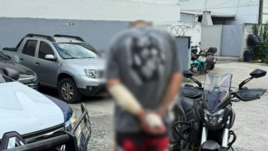 Guarda Municipal de Itajaí,GMI Itajaí,motocicleta furtada Itajaí,furto em Blumenau,perseguição policial Itajaí,Central de Plantão Policial de Itajaí,segurança pública Itajaí,ocorrência policial Itajaí,veículo recuperado Itajaí,Corpo de Bombeiros Militar de Santa Catarina,patrulhamento Itajaí,Avenida 7 de Setembro Itajaí,Rua Hercílio Luz Itajaí,moto com registro de furto SC,prisão em flagrante Itajaí