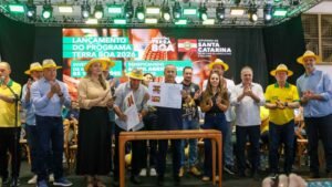 Programa Terra Boa 2026,investimento agricultura familiar Santa Catarina,governador Jorginho Mello anúncio,Itaipu Rural Show Pinhalzinho,apoio ao produtor rural SC,Epagri Santa Catarina,Fecoagro SC,restauração SC-160 Pinhalzinho,Programa Estrada Boa SC,obras em Pinhalzinho 2026,investimentos no Oeste catarinense,sementes de arroz SC,energia solar Pinhalzinho,infraestrutura Santa Catarina 2026,educação regional Maravilha