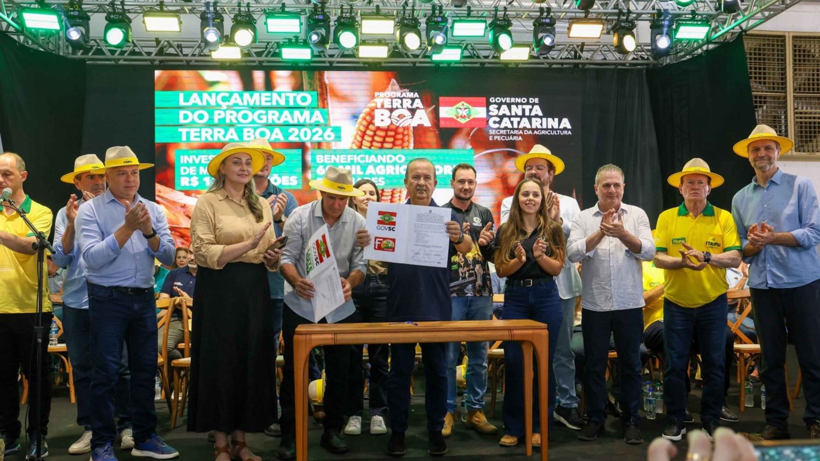 Programa Terra Boa 2026,investimento agricultura familiar Santa Catarina,governador Jorginho Mello anúncio,Itaipu Rural Show Pinhalzinho,apoio ao produtor rural SC,Epagri Santa Catarina,Fecoagro SC,restauração SC-160 Pinhalzinho,Programa Estrada Boa SC,obras em Pinhalzinho 2026,investimentos no Oeste catarinense,sementes de arroz SC,energia solar Pinhalzinho,infraestrutura Santa Catarina 2026,educação regional Maravilha