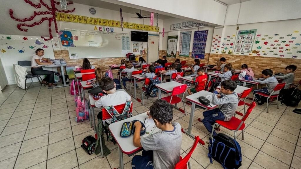 Selo Prata alfabetização,Balneário Camboriú educação,Rede Municipal de Ensino de Balneário Camboriú,Ministério da Educação MEC,Compromisso Nacional Criança Alfabetizada,CNCA,Selo Nacional Compromisso com a Alfabetização,alfabetização até 2º ano,qualidade da educação SC,Programa Alfabetiza SC,SEAESC Santa Catarina,políticas públicas de alfabetização,formação de professores Balneário Camboriú,Indicador Criança Alfabetizada ICA,metas educação Balneário Camboriú