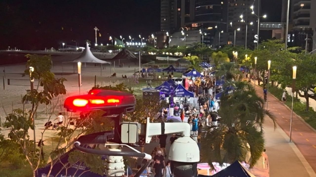 unidade móvel de monitoramento Balneário Camboriú,segurança pública BC,Prefeitura de Balneário Camboriú segurança,Secretaria de Segurança e Ordem Pública BC,monitoramento com mastro telescópico,reconhecimento de pessoas BC,reforço na segurança Balneário Camboriú,tecnologia na segurança pública SC,Carnaval Viva Folia BC 2026,vigilância na região central BC,prevenção de ocorrências BC,feira da Orla Balneário Camboriú,operação de segurança BC,monitoramento itinerante SC,ações preventivas Balneário Camboriú