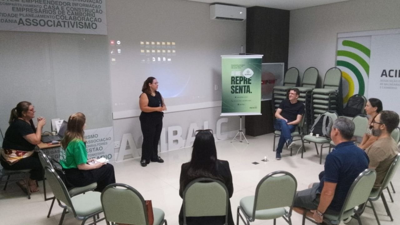 Selo Empresa Amiga da Juventude BC,Balneário Camboriú juventude,primeiro emprego BC,certificação empresas BC,Decreto 12.570/2025,inclusão produtiva jovens SC,políticas públicas juventude BC,Secretaria de Assistência Social BC,empresa socialmente responsável BC,oportunidade para jovens Balneário Camboriú,estágio e aprendizagem SC,desenvolvimento socioeconômico BC,incentivo contratação jovens,responsabilidade social empresarial SC,adesão selo juventude BC