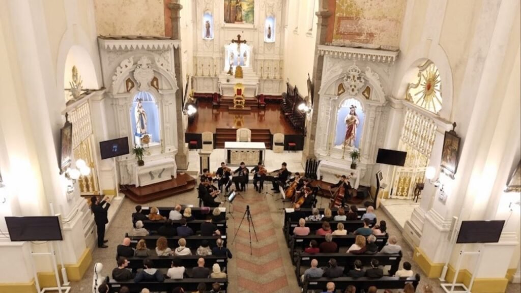 Orquestra Filarmônica Catarinense,OFiC Florianópolis,concerto gratuito Florianópolis,Catedral Metropolitana de Florianópolis,música clássica Santa Catarina,série Orquestra nas Igrejas,temporada 2026 OFiC,evento cultural Florianópolis,concerto 27 de fevereiro Florianópolis,Vivaldi Florianópolis,Bach Florianópolis,Camargo Guarnieri Santa Catarina,Francisco Mignone concerto,cultura em Florianópolis,programação cultural Santa Catarina,música de concerto Florianópolis