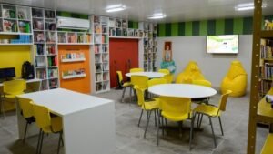 Projeto Biblioteca à Bordo Itajaí,incentivo à leitura pescadores,livros para pescadores SC,Nilson José escritor Itajaí,literatura popular catarinense,pesca em Itajaí,Capital Nacional da Pesca,polo pesqueiro Brasil,distribuição gratuita de livros,cultura no setor pesqueiro,projeto social Itajaí,leitura em alto-mar,Rio Itajaí-Açu,escritores catarinenses,valorização do pescador