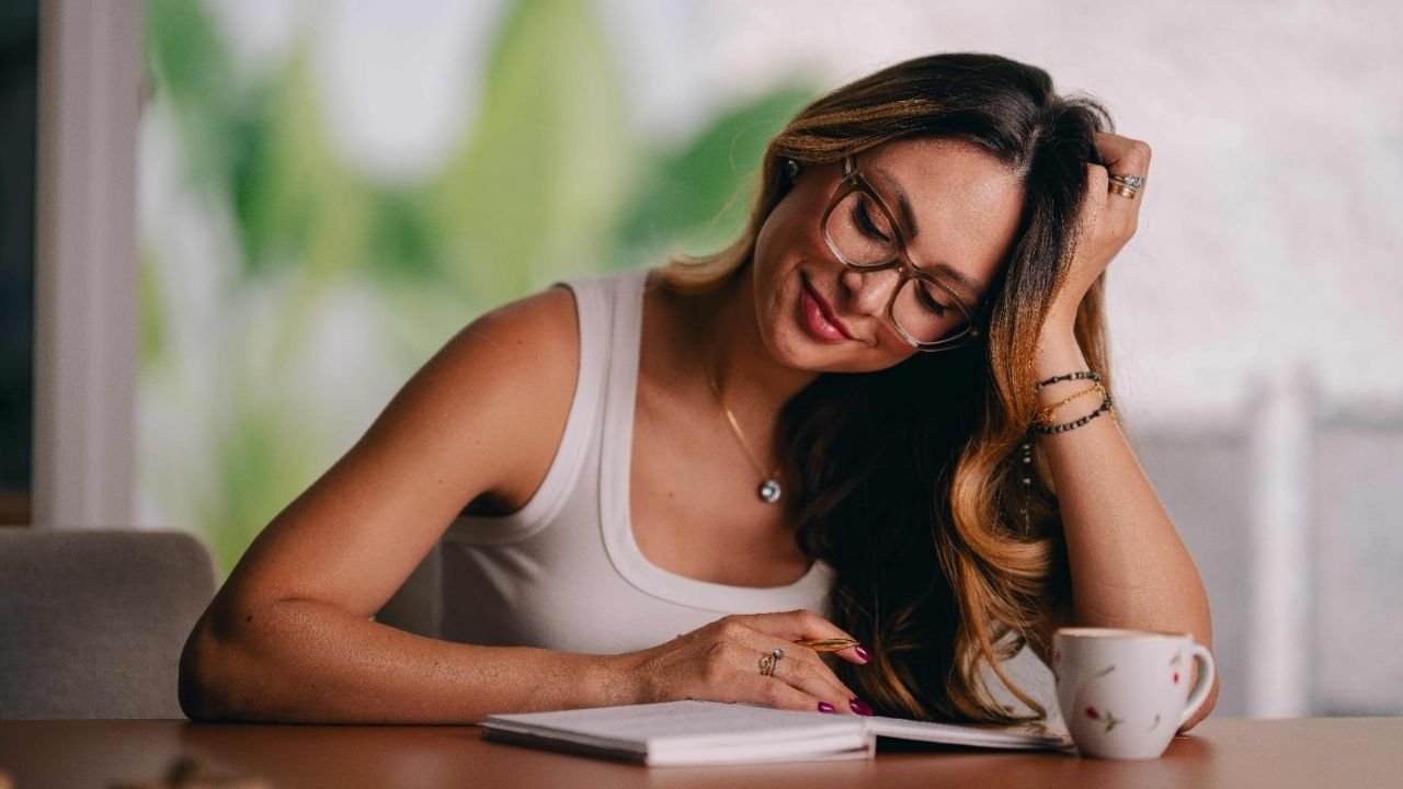 Yasmin Castilho Balneário Shopping,noite de autógrafos Balneário Camboriú,livro Até que Ele seja tudo em mim,evento literário BC,autora best-seller Amazon Brasil,espiritualidade e fé livro,influenciadora cristã Brasil,talk com autora SC,evento gratuito Balneário Shopping,sessão de autógrafos fevereiro,livros mais vendidos Amazon,encontro com fãs BC,programação Balneário Shopping,escritora Yasmin Castilho evento,lançamento literário SC