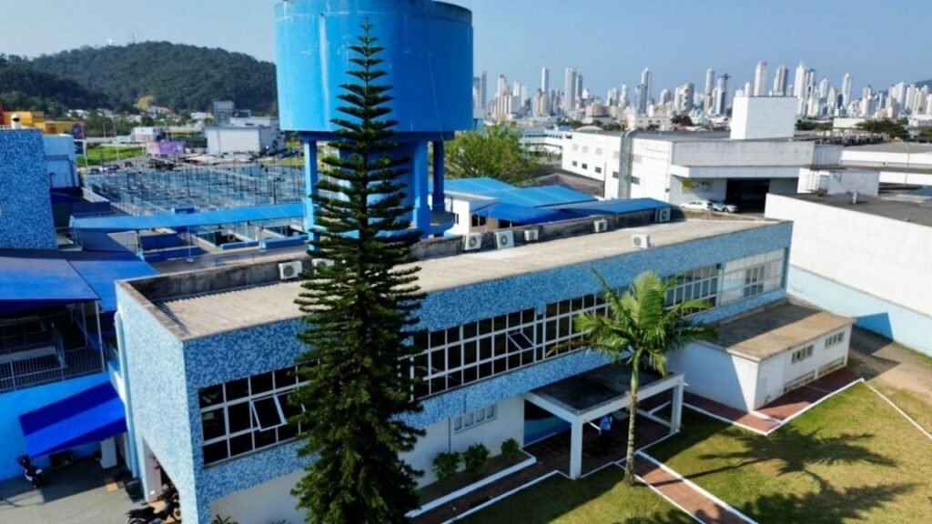 Balneário Camboriú saneamento,ranking saneamento Brasil 2025,Centro de Liderança Pública CLP,Ranking de Competitividade dos Municípios 2025,Emasa Balneário Camboriú,Empresa Municipal de Água e Saneamento,saneamento básico Santa Catarina,coleta de esgoto Balneário Camboriú,tratamento de esgoto BC,abastecimento de água Balneário Camboriú,investimentos em saneamento BC,segurança hídrica Camboriú,UFSC saneamento,infraestrutura Balneário Camboriú,gestão pública saneamento Brasil