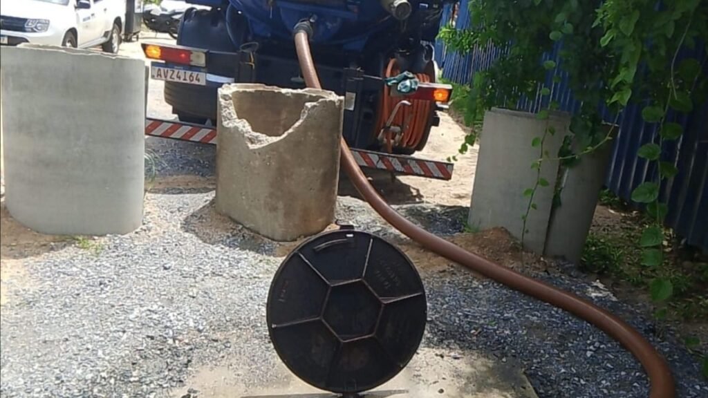 Emasa Balneário Camboriú,pane elétrica elevatória BC,Praia do Estaleiro Balneário Camboriú,extravasamento de esgoto BC,saneamento básico Balneário Camboriú,Estação de Tratamento de Esgoto Nova Esperança,ETE Nova Esperança BC,plano de contingência Emasa,elevatória de esgoto EE-23.7,ocorrência elétrica saneamento BC,caminhão hidrovácuo Balneário Camboriú,fornecimento de energia elevatória BC,manutenção sistema de esgoto BC,infraestrutura de saneamento Santa Catarina,gestão ambiental Balneário Camboriú