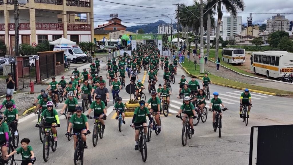 Passeio Ciclístico Ecobike,Ecobike Itapema,evento em Itapema,passeio ciclístico 9km,Praça da Paz Itapema,Prefeitura de Itapema evento,ciclismo em Itapema,evento esportivo gratuito Itapema,Lei de Incentivo ao Esporte,ação solidária Itapema,bicicletas de garrafa PET,Pedala Brasil de Ciclismo,Fundo Social de Itapema,lazer em Itapema,esporte e sustentabilidade Santa Catarina