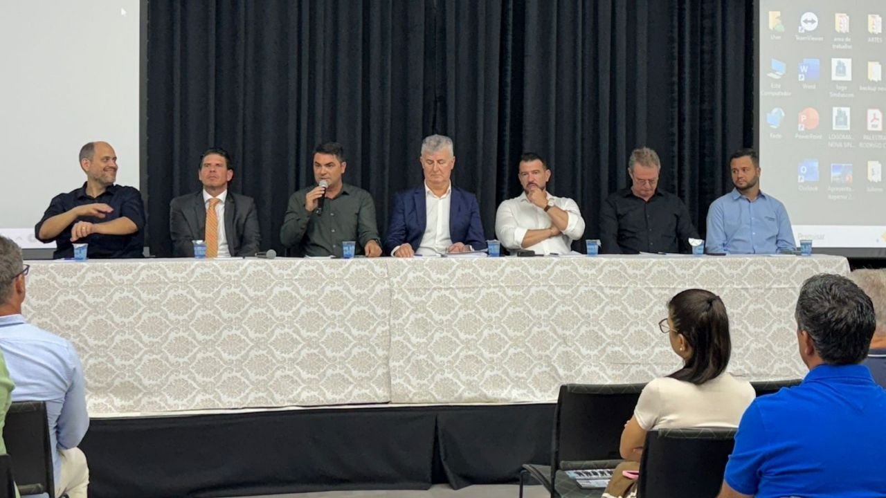 Itapema,Prefeitura de Itapema,Alexandre Xepa Itapema,Sinduscon Costa Esmeralda,reunião com empresários Itapema,gestão municipal Itapema,obras estruturantes Itapema,mobilidade urbana Itapema,alargamento da faixa de areia Itapema,planejamento urbano Itapema,Plano de Mobilidade Urbana Itapema,Plano de Ação Climática Itapema,saúde pública Itapema,investimentos em Itapema,desenvolvimento sustentável Itapema,setor produtivo Itapema