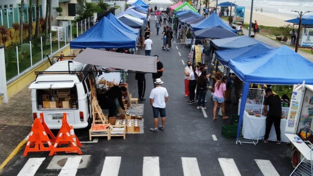 Feira Cultura em Movimento,Campeonato de Surf Itapema,Orla do Centro de Itapema,evento em Itapema domingo,Prefeitura de Itapema cultura,surf na Praia Central Itapema,programação gratuita Itapema,evento cultural Itapema,esporte e lazer Itapema,artistas locais Itapema,feira cultural Itapema 2026,turismo em Itapema,show na praia Itapema,competição de surf Santa Catarina,atrações na orla de Itapema