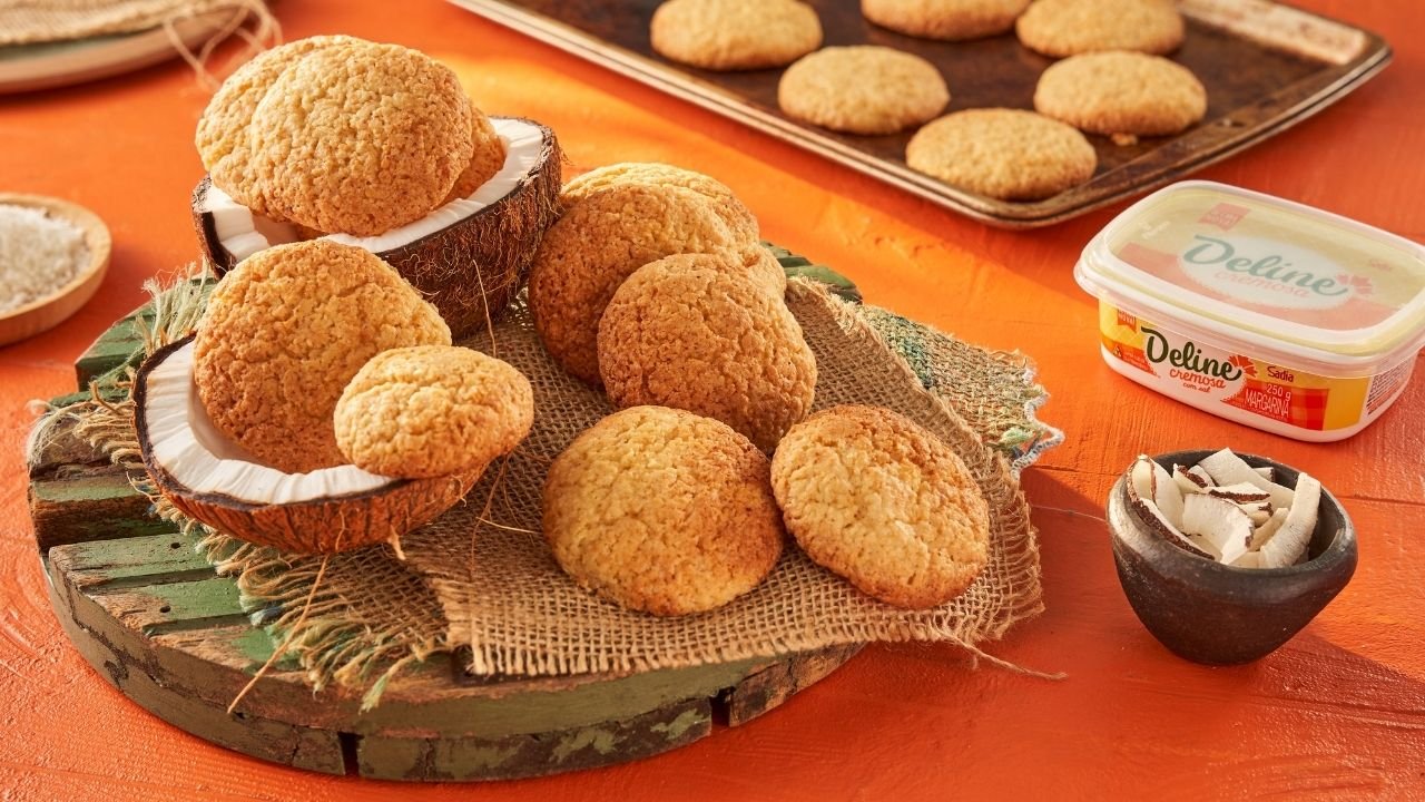 broa de coco,receita de broa de coco,como fazer broa de coco,maria maluca nordestina,bolo de rolo,receita de bolo de rolo,como fazer bolo de rolo,bolo de rolo tradicional,doce nordestino,sobremesa nordestina,culinária do Nordeste,receitas típicas do Nordeste,bolo de rolo com goiabada,lanche da tarde nordestino,receitas brasileiras tradicionais,doces regionais brasileiros