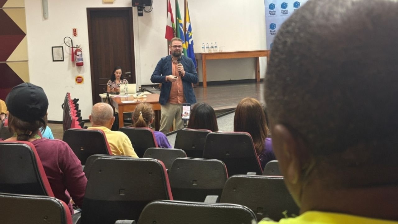 Itajaí,Secretaria Municipal de Saúde de Itajaí,Fevereiro Roxo,Fevereiro Laranja,campanha de conscientização Itajaí,lúpus Itajaí,fibromialgia Itajaí,Alzheimer Itajaí,leucemia conscientização,dores crônicas Itajaí,CEPICS Itajaí,práticas integrativas em saúde,auriculoterapia Itajaí,reflexologia Itajaí,saúde pública em Santa Catarina