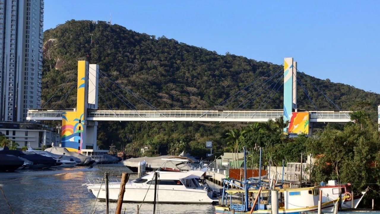 Passarela da Barra Balneário Camboriú,elevadores Passarela da Barra,interdição elevador BC,manutenção elevador Barra,Secretaria de Turismo BC,estrutura pública Balneário Camboriú,reparos emergenciais elevador,torre Bairro da Barra,segurança usuários elevador,turismo Balneário Camboriú,equipamento público BC,manutenção preventiva infraestrutura,Prefeitura de Balneário Camboriú,mobilidade urbana BC,uso de scooters elétricas elevador
