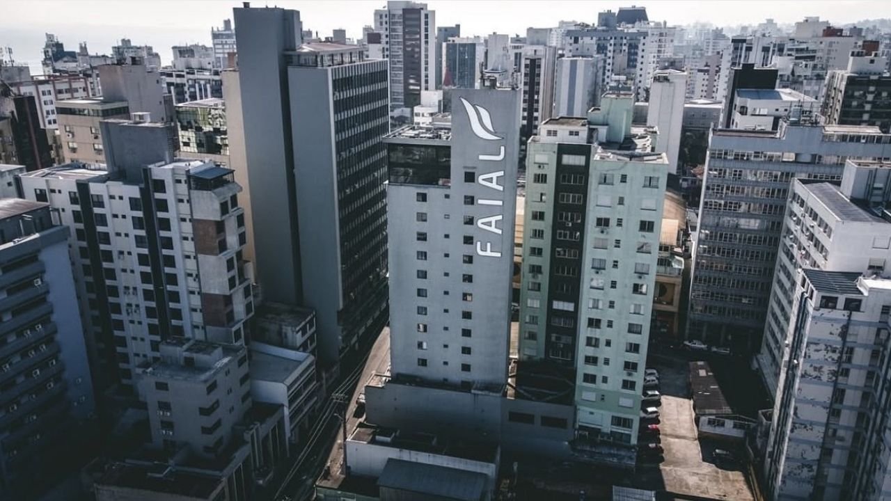 Faial Prime Suites,Faial Prime Suites Florianópolis,Traveller Review Awards 2026,Booking.com premiação hotel,hotel em Florianópolis SC,hotel premiado Santa Catarina,setor de turismo e hotelaria,mercado de turismo Florianópolis,hospedagem em Florianópolis Centro,hotel corporativo Florianópolis,excelência em hospitalidade,avaliação de hóspedes Booking,turismo em Santa Catarina,hotel tradicional em Florianópolis,premiação internacional hotelaria,reputação no mercado turístico