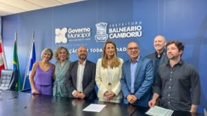 Prefeitura de Balneário Camboriú,compra terreno Rua 1500,UBS Central Balneário Camboriú,BCPrevi sede própria,INSS Balneário Camboriú,impasse judicial UBS,saúde pública Balneário Camboriú SC,reintegração de posse INSS,aquisição imóvel público SC,eficiência administrativa municipal,investimento público Balneário Camboriú,gestão patrimonial município,nova sede BCPrevi SC,regularização imóvel público,atendimento de saúde centro BC,decisão judicial INSS município