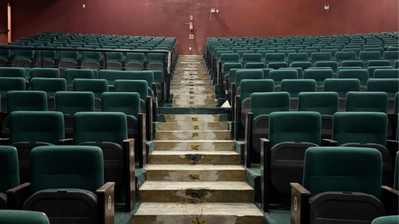 Teatro Municipal de Itajaí,reforma do Teatro Municipal,Fundação Cultural de Itajaí,cultura em Itajaí,obras culturais Itajaí,equipamentos culturais,espetáculos 2026 Itajaí,infraestrutura cultural municipal,teatro em Santa Catarina,artes cênicas Itajaí,revitalização de teatro,espaços culturais públicos,melhorias estruturais teatro,acessibilidade cultural,patrimônio cultural Itajaí