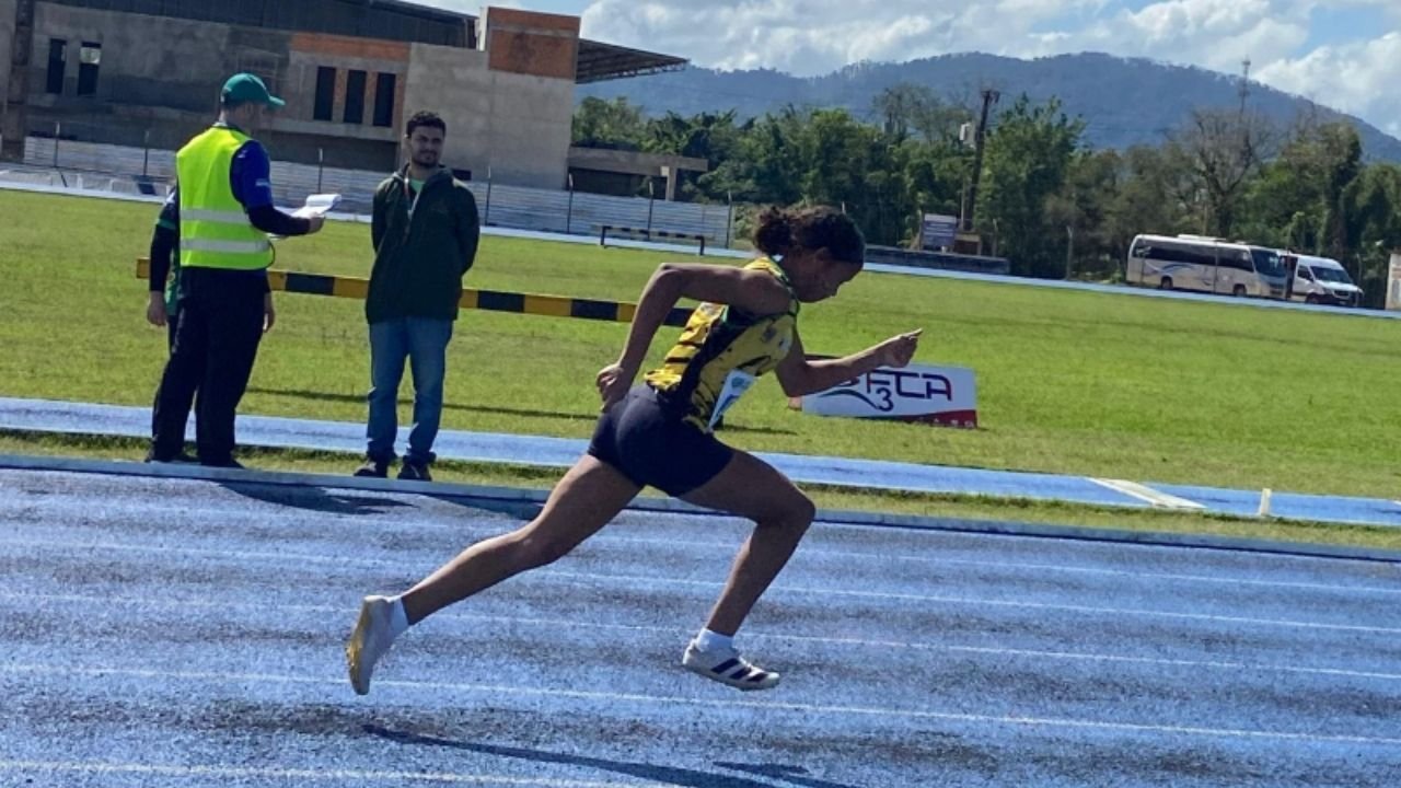 esporte de rendimento Itajaí,Fundação Municipal de Esporte e Lazer,FMEL Itajaí,investimentos no esporte,infraestrutura esportiva Itajaí,Lei Municipal de Incentivo ao Esporte,atletas e técnicos Itajaí,Governo de Santa Catarina esporte,espaços esportivos Itajaí,Centro de Treinamento Olímpico,calendário esportivo Itajaí,competições esportivas Itajaí,ginásios esportivos Itajaí,esporte municipal Santa Catarina,políticas esportivas municipais