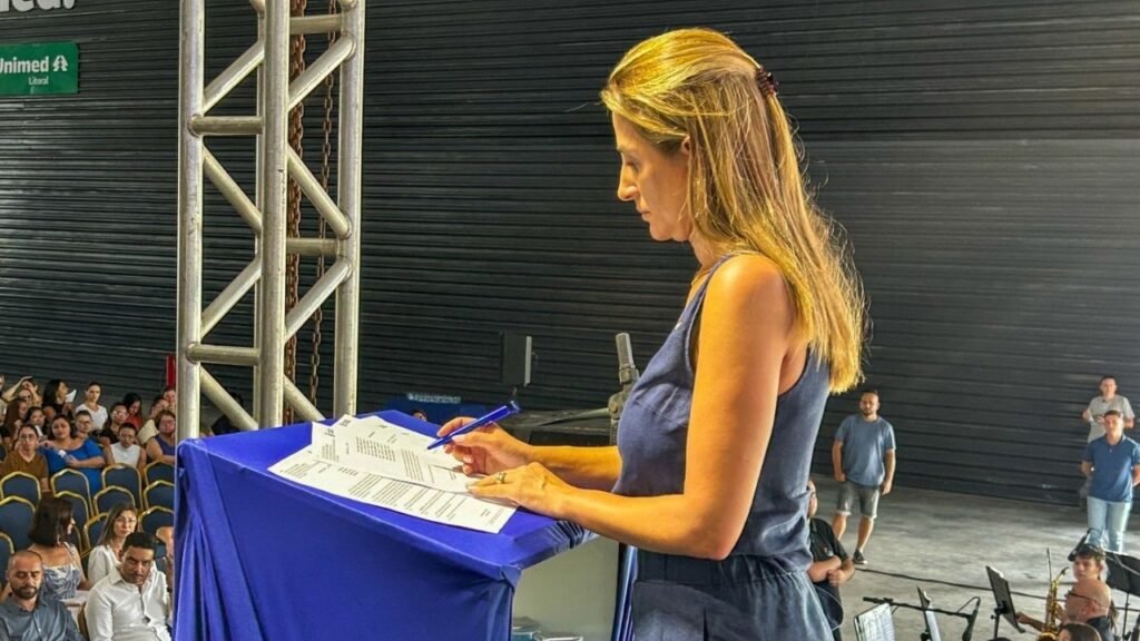 reajuste do magistério Balneário Camboriú,projeto de lei educação BC,Secretaria de Educação de Balneário Camboriú,magistério municipal BC,valorização dos professores,Câmara de Vereadores de Balneário Camboriú,educação pública em Santa Catarina,evento de boas-vindas educação,reajuste salarial professores BC,Sisembc,políticas educacionais municipais,educação básica Balneário Camboriú,gestão escolar BC,profissionais da educação BC,ano letivo rede municipal