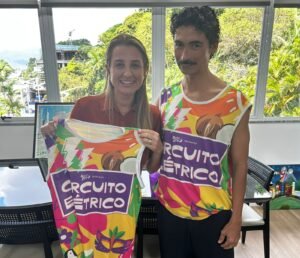 Carnaval de blocos Balneário Camboriú,Liga Carnavalesca de Balneário Camboriú,Avenida Atlântica Carnaval,prefeita Juliana Pavan,Prefeitura de Balneário Camboriú,carnaval de rua Santa Catarina,desfiles de blocos SC,turismo de eventos Balneário Camboriú,calendário cultural Balneário Camboriú,carnaval tradicional SC,blocos de carnaval litoral catarinense,festa popular Balneário Camboriú,economia do carnaval SC,carnaval na Avenida Atlântica,identidade cultural Balneário Camboriú