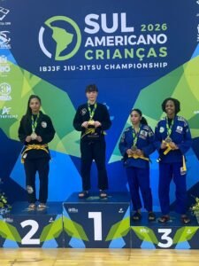 Balneário Camboriú,atletas de Balneário Camboriú,Fundação Municipal de Esportes,FME Balneário Camboriú,Campeonato Sul-Americano de Jiu-Jítsu,jiu-jítsu infantil,medalhas no jiu-jítsu,competição de jiu-jítsu no Rio de Janeiro,Federação Internacional de Jiu-Jítsu Brasileiro,esporte em Santa Catarina,atletas catarinenses no jiu-jítsu,jiu-jítsu crianças 2026,artes marciais em Balneário Camboriú,esporte de rendimento,base do jiu-jítsu
