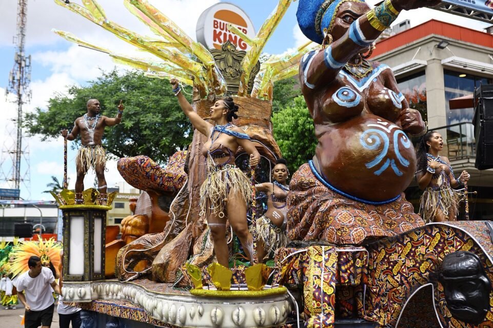 Após conquistar o 14º título do carnaval de Joinville, a Príncipes do Samba convida a comunidade de Navegantes para desfilar no Carnavega 2026