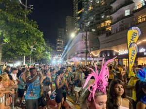 Viva Folia BC 2026,Carnaval em Balneário Camboriú,desfile na Avenida Atlântica,blocos de Carnaval BC,programação Carnaval BC 2026,Carnaval na orla de Balneário Camboriú,festa popular Santa Catarina,Liga Carnavalesca de Balneário Camboriú,Secretaria de Turismo BC,evento turístico no Sul do Brasil,charangas nos bairros BC,programação infantil Carnaval BC,shows Carnaval Balneário Camboriú,interdição Avenida Atlântica Carnaval,agenda Viva Folia BC