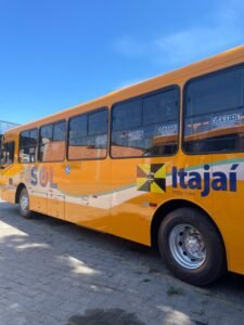 Atalaia Transportes Coletivos,transporte coletivo de Itajaí,novos ônibus em Itajaí,ônibus zero km Itajaí,mobilidade urbana Itajaí,frota de ônibus Itajaí,linhas-troncais Itajaí,Terminal da Fazenda Itajaí,Ariribá Itajaí,divisa com Balneário Camboriú,transporte público Itajaí,melhorias no transporte coletivo,concessão transporte Itajaí,ônibus climatizados Itajaí,sistema de bilhetagem eletrônica Itajaí