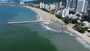 alargamento Praia Central Balneário Piçarras,obra Praia Central 2026,faixa de areia Balneário Piçarras,draga Amazone Piçarras,Corpo de Bombeiros Balneário Piçarras,projeto orla Balneário Piçarras,ampliação faixa de areia SC,obra litoral Santa Catarina,Praia Central Penha jazida,molhe Avenida Getúlio Vargas Piçarras,Barra do Rio Piçarras obra,Fumpra Balneário Piçarras,infraestrutura turística Piçarras,revitalização orla SC,andamento obra Praia Central