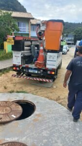 Emasa Balneário Camboriú,pane elétrica elevatória,extravasamento esgoto Praia do Estaleiro,plano de contingência Emasa,saneamento Balneário Camboriú,ocorrência operacional Emasa,Estação de Tratamento Nova Esperança,curto-circuito elevatória,falta de fase energia elétrica,caminhão hidrovácuo Emasa,controle ambiental Balneário Camboriú,sistema de esgoto SC,manutenção preventiva elevatória,apuração técnica Emasa,infraestrutura saneamento SC