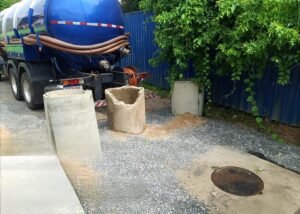 Emasa Balneário Camboriú,pane elétrica elevatória BC,Praia do Estaleiro Balneário Camboriú,extravasamento de esgoto BC,saneamento básico Balneário Camboriú,Estação de Tratamento de Esgoto Nova Esperança,ETE Nova Esperança BC,plano de contingência Emasa,elevatória de esgoto EE-23.7,ocorrência elétrica saneamento BC,caminhão hidrovácuo Balneário Camboriú,fornecimento de energia elevatória BC,manutenção sistema de esgoto BC,infraestrutura de saneamento Santa Catarina,gestão ambiental Balneário Camboriú