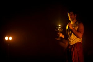 Festival de Curitiba espetáculo,O Sexo do Vento Dude São Thiago,teatro Curitiba programação,evento cultural Paraná,musical MPB teatro Brasil,espetáculo música e poesia,Dude São Thiago monólogo musical,cultura Curitiba eventos,teatro brasileiro contemporâneo,apresentações Curitiba abril,Festival de Curitiba 2026 programação,artes cênicas Paraná,música brasileira no teatro,evento cultural sul do Brasil,programação cultural Curitiba