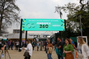 Febratex 2026,Febratex Blumenau,feira têxtil Brasil,indústria têxtil Santa Catarina,evento têxtil 2026,Febratex inscrição,feira de confecção Brasil,inovação têxtil,tecnologia na indústria têxtil,sustentabilidade na moda,negócios têxteis,Febratex Group,evento em Blumenau agosto 2026,setor têxtil brasileiro,feira industrial América Latina,parque Vila Germânica evento,exposição têxtil Brasil,investimento indústria têxtil,networking têxtil,startups moda tecnologia