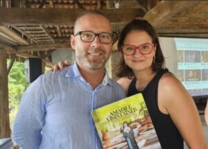 Santa Paulina,livro sobre Santa Paulina,Santa Paulina em Santa Catarina,Roteiro Amabilíssimo,turismo religioso em Santa Catarina,gastronomia regional catarinense,história de Camboriú,história de Tijucas,história de Canelinha,história de Nova Trento,cultura em Santa Catarina,Lei Rouanet cultura,Oficina das Palavras,lançamento de livro em Santa Catarina,turismo cultural no Vale do Rio Tijucas,desenvolvimento regional por meio da cultura,trajetória de Amábile Visintainer