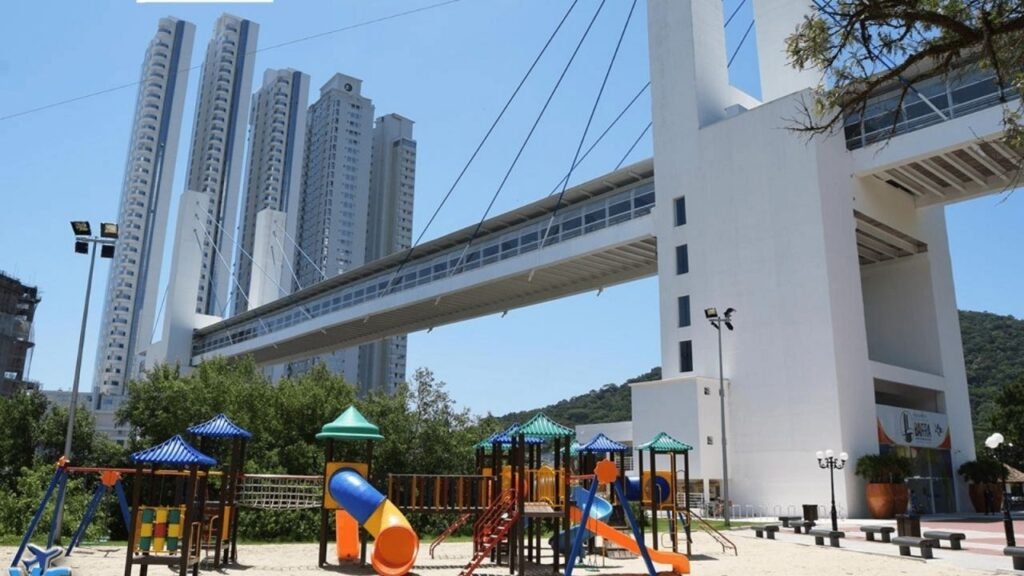 Passarela da Barra,Passarela Estaiada Manoel Fermino da Rocha,concessão Passarela da Barra,licitação Balneário Camboriú,prefeitura de Balneário Camboriú licitação,PPP Balneário Camboriú,parcerias público privadas Santa Catarina,mobilidade urbana Balneário Camboriú,turismo Balneário Camboriú infraestrutura,exploração comercial passarela da barra,BC Investimentos fiscalização concessão,investimento urbano Balneário Camboriú,revitalização Passarela da Barra,concessão pública Santa Catarina,gestão urbana Balneário Camboriú,infraestrutura turística Balneário Camboriú