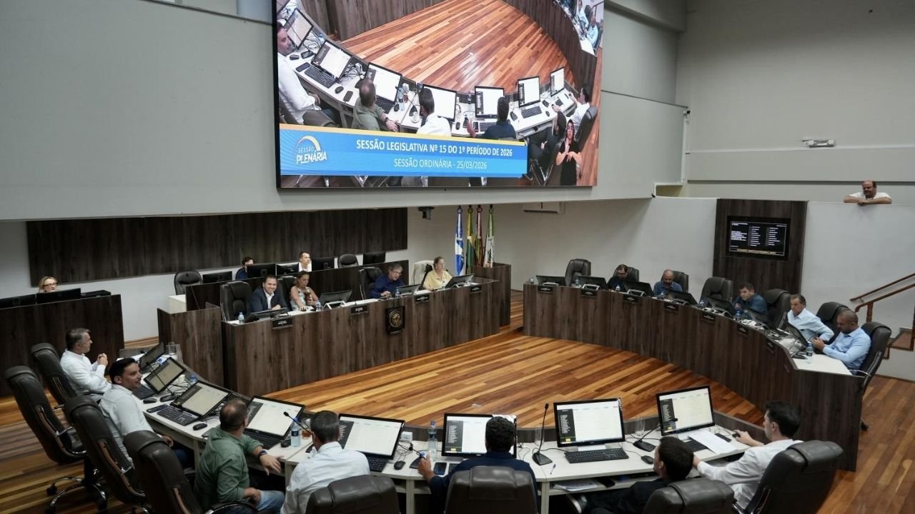 Balneário Camboriú,evasão escolar,abandono escolar,política municipal de educação,Projeto de Lei 196/2021,BNCC,LDB,educação pública SC,combate à evasão escolar,políticas educacionais,ensino básico,participação familiar na escola,bullying nas escolas,gestão educacional,programas educacionais municipais