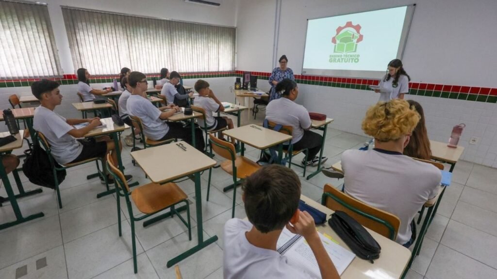 Educação Santa Catarina 2026,Ensino Técnico Gratuito SC,vagas cursos técnicos Santa Catarina,SED Santa Catarina matrículas,SENAI Santa Catarina inscrição,cursos técnicos gratuitos SC,mercado de trabalho Santa Catarina,desenvolvimento regional educação SC,educação profissional Santa Catarina,Novo Ensino Médio SC,LDB ensino técnico,vagas ensino técnico 2026 SC,formação técnica gratuita Brasil,cursos técnicos rede estadual SC,parceria Governo de SC SENAI,estudantes catarinenses ensino técnico