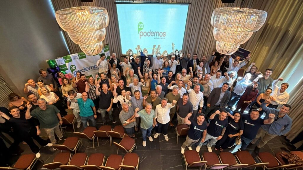 Topázio Neto filiação Podemos,prefeito Florianópolis partido,política Santa Catarina 2026,Podemos SC fortalecimento,filiação partidária SC,lideranças políticas Santa Catarina,evento político Florianópolis,articulação política SC,partidos políticos Brasil,governador Jorginho Mello evento,prefeitos SC reunião política,cenário político catarinense,expansão Podemos Brasil,alianças políticas SC,estratégia política regional,filiação prefeito SC