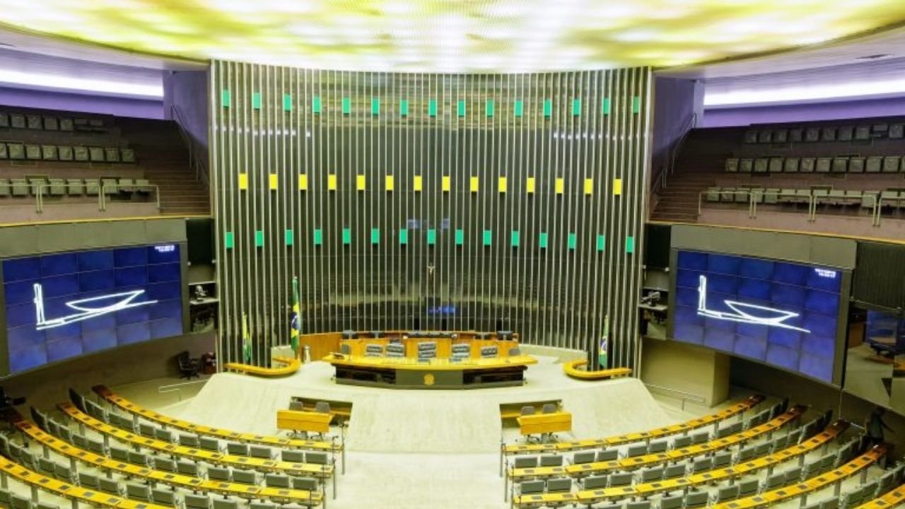 Agência Câmara livro,Câmara dos Deputados lançamento de livro,Agência Câmara cobertura política,livro No Centro da Notícia,Tiago Miranda jornalista,comunicação pública Brasil,jornalismo político brasileiro,cobertura do Congresso Nacional,imprensa e Parlamento Brasil,Agência Câmara 25 anos,transparência no Poder Legislativo,livro sobre jornalismo político,Câmara dos Deputados Brasília evento,comunicação institucional política,fonte de notícia política Brasil