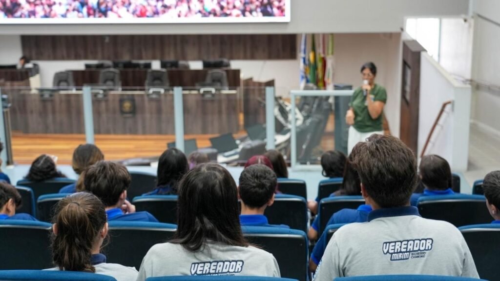 vereadores mirins Balneário Camboriú,qualidade da água Balneário Camboriú,Programa Bandeira Azul Balneário Camboriú,educação ambiental SC,praias Bandeira Azul Santa Catarina,SEMAM Balneário Camboriú,Univali Balneário Camboriú,balneabilidade praias SC,turismo sustentável Balneário Camboriú,preservação ambiental litoral catarinense,Praia de Taquaras Balneário Camboriú,ecossistemas costeiros Santa Catarina,programa vereador mirim BC,meio ambiente Balneário Camboriú SC,certificação Bandeira Azul praias