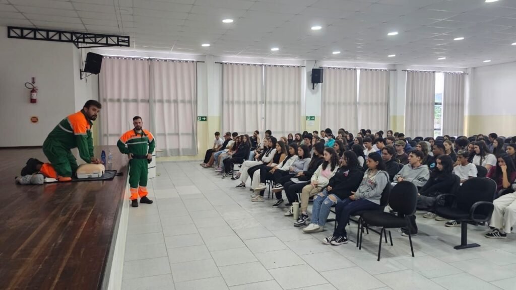 Unimed nas Escolas,Unimed Litoral,educação em saúde nas escolas,primeiros socorros para estudantes,higiene das mãos nas escolas,projeto Unimed nas Escolas 2026,Unimed Litoral Santa Catarina,saúde preventiva nas escolas,estudantes Bombinhas Santa Catarina,escolas públicas litoral norte SC,primeiros socorros educação básica,prevenção de doenças nas escolas,programa de saúde escolar SC,SOS Unimed primeiros socorros,projeto educacional Unimed Litoral,Balneário Camboriú educação saúde