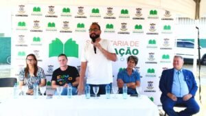 quadra esportiva escola Camboriú,Escola Clotilde Ramos Chaves Camboriú,compensação urbanística Camboriú,infraestrutura educacional Santa Catarina,nova quadra escola municipal Camboriú,Secretaria de Educação Camboriú,planejamento urbano Camboriú SC,escola municipal Camboriú esporte,investimento privado infraestrutura escolar,educação física escolas Camboriú,rede municipal de ensino Camboriú,obras em escolas Santa Catarina,melhoria infraestrutura escolar SC,atividades esportivas estudantes Camboriú,desenvolvimento educacional Camboriú