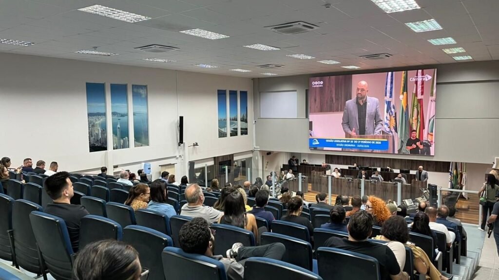 Hospital Ruth Cardoso Balneário Camboriú,estadualização hospital SC,secretário Diogo Demarchi saúde,gestão hospital regional BC,investimentos hospital Ruth Cardoso,saúde pública Santa Catarina,hospital regional BC ampliação,governo Jorginho Mello saúde,Câmara de Vereadores Balneário Camboriú hospital,atendimento hospital Ruth Cardoso,cirurgias eletivas hospital BC,urgência e emergência hospital BC,gestão Viva Rio hospital SC,investimento saúde Santa Catarina,melhorias hospital regional BC