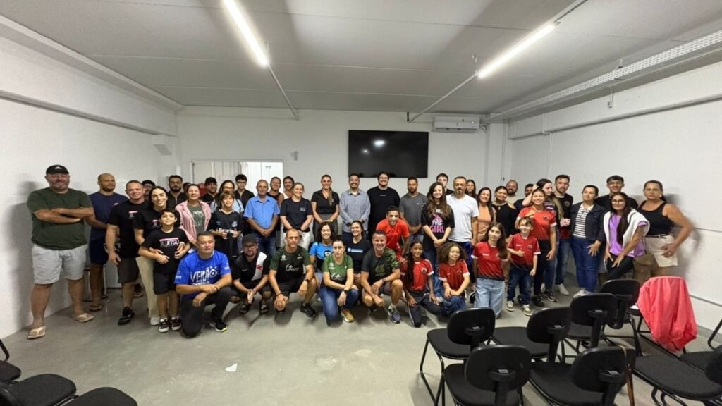 Bolsa Atleta Penha 2026,atletas contemplados Penha,Fundação Municipal de Esportes Penha,incentivo ao esporte Penha SC,atletas de Penha competições,bolsa atleta municipal Penha,esportistas Penha Santa Catarina,apoio financeiro atletas Penha,jiu-jitsu triathlon karatê Penha,stand up paddle Penha atletas,esporte municipal Santa Catarina,atletas representando Penha competições,programa incentivo esporte Penha,esportistas catarinenses Penha,investimento esporte Penha