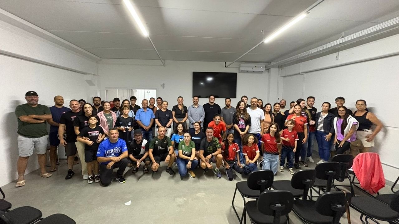 Bolsa Atleta Penha 2026,atletas contemplados Penha,Fundação Municipal de Esportes Penha,incentivo ao esporte Penha SC,atletas de Penha competições,bolsa atleta municipal Penha,esportistas Penha Santa Catarina,apoio financeiro atletas Penha,jiu-jitsu triathlon karatê Penha,stand up paddle Penha atletas,esporte municipal Santa Catarina,atletas representando Penha competições,programa incentivo esporte Penha,esportistas catarinenses Penha,investimento esporte Penha