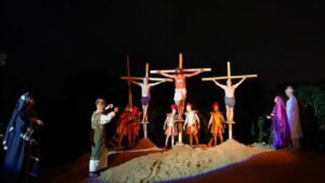 Paixão de Cristo Balneário Piçarras,teatro Paixão de Cristo Santa Catarina,espetáculo Paixão de Cristo Balneário Piçarras,Fundação Municipal de Cultura Balneário Piçarras,evento cultural Balneário Piçarras,peça teatral Paixão de Cristo 2026,teatro religioso Santa Catarina,Via Sacra encenação teatro,Centro de Eventos Balneário Piçarras espetáculo,Grupo Teatral Volta do Poço,Associação Filhos de Santo Antônio Balneário Piçarras,arrecadação alimentos Lar de Idosos Dona Zófia,cultura e teatro em Balneário Piçarras,artes cênicas Santa Catarina,espetáculo religioso Paixão de Cristo