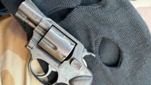 violência doméstica Balneário Camboriú,Polícia Militar Santa Catarina ocorrência,arma de fogo apreendida Balneário Camboriú,revólver calibre 38 apreensão SC,ocorrência policial Balneário Camboriú centro,Polícia Militar SC violência doméstica,caso de agressão Balneário Camboriú,polícia apreende arma Camboriú SC,segurança pública Balneário Camboriú,Polícia Civil Santa Catarina investigação,crime de posse irregular de arma SC,tráfico de drogas antecedentes policiais,ação policial Balneário Camboriú,violência contra mulher Santa Catarina,ocorrência policial litoral norte SC