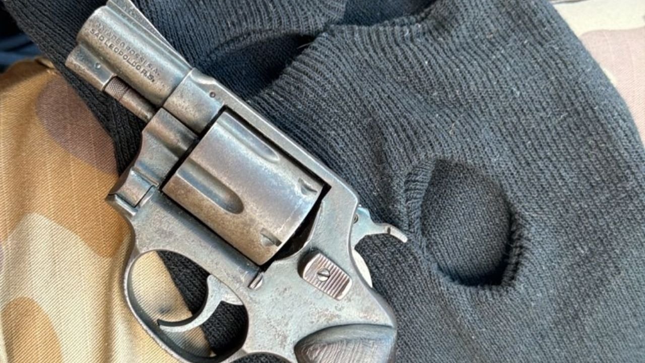 violência doméstica Balneário Camboriú,Polícia Militar Santa Catarina ocorrência,arma de fogo apreendida Balneário Camboriú,revólver calibre 38 apreensão SC,ocorrência policial Balneário Camboriú centro,Polícia Militar SC violência doméstica,caso de agressão Balneário Camboriú,polícia apreende arma Camboriú SC,segurança pública Balneário Camboriú,Polícia Civil Santa Catarina investigação,crime de posse irregular de arma SC,tráfico de drogas antecedentes policiais,ação policial Balneário Camboriú,violência contra mulher Santa Catarina,ocorrência policial litoral norte SC