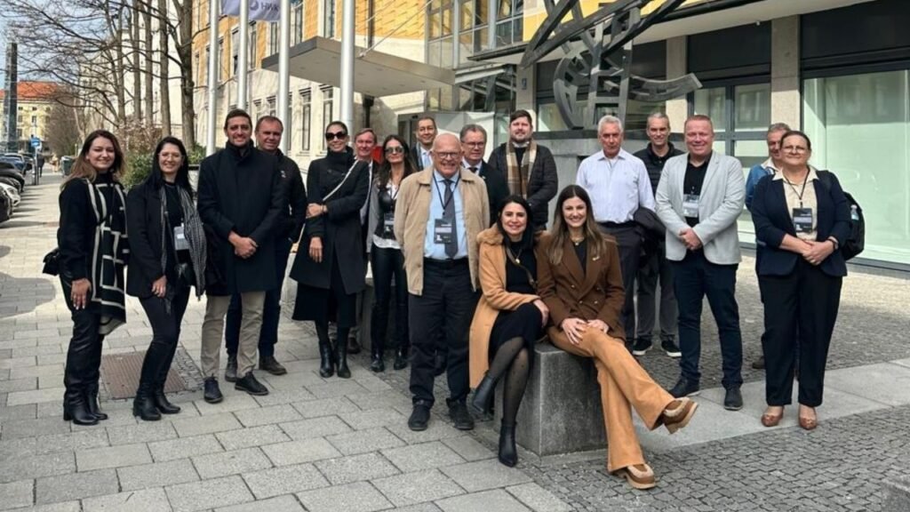 associativismo catarinense,missão empresarial Alemanha 2026,Fundação Empreender FACISC missão,Thaísa Nascimento Corrêa Itajaí,associação empresarial Itajaí Alemanha,modelo associativismo Alemanha câmaras comércio,Handwerkskammer München und Oberbayern,cooperação empresarial Santa Catarina,liderança empresarial catarinense missão Alemanha,feira Internationale Handwerksmesse Munique,qualificação profissional sistema alemão,networking empresarial Santa Catarina,desenvolvimento associativismo empresarial,cooperação entre associações empresariais,inovação ambiente empresarial Alemanha